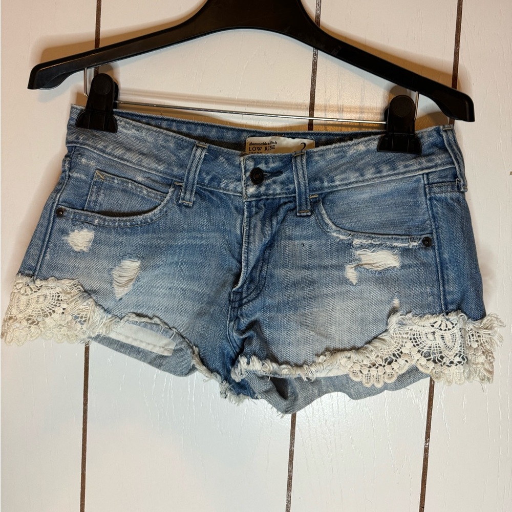 Abercrombie & Finch size 2 low rise waist 26 shorts.